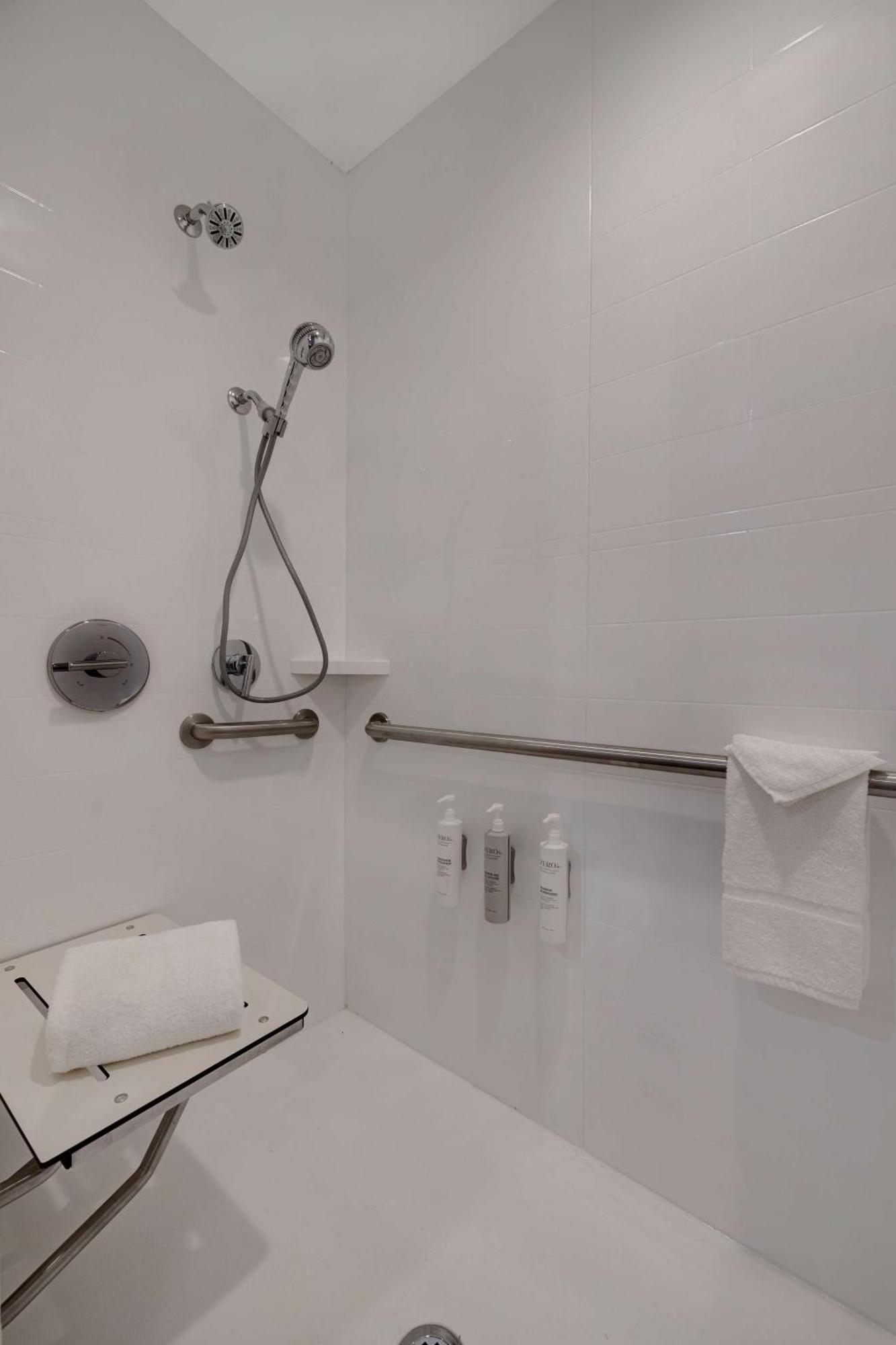 Hampton Inn & Suites Marina Kültér fotó